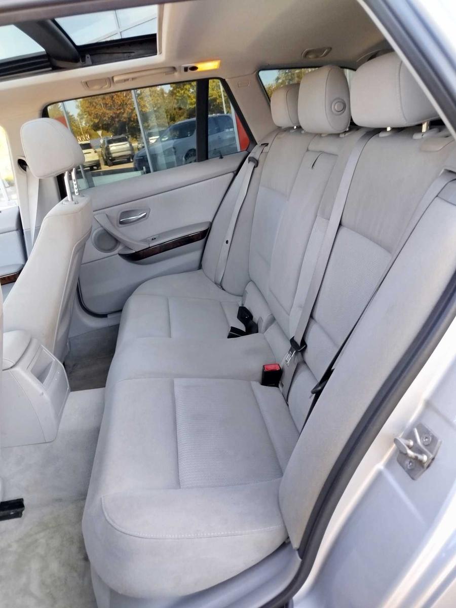 BMW 318 2010 — photo 12