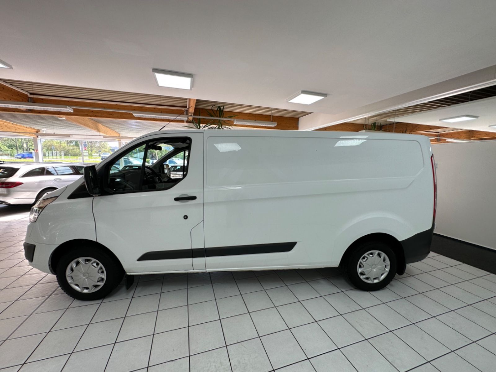 Fahrzeugabbildung Ford Transit Custom Kasten 310 L2 Trend