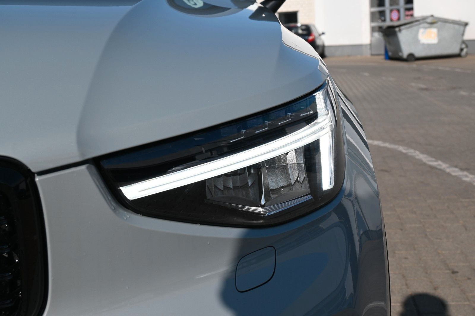 Fahrzeugabbildung Volvo XC40 B4 DKG Plus Dark*FSHZG*360°*ACC*AHK