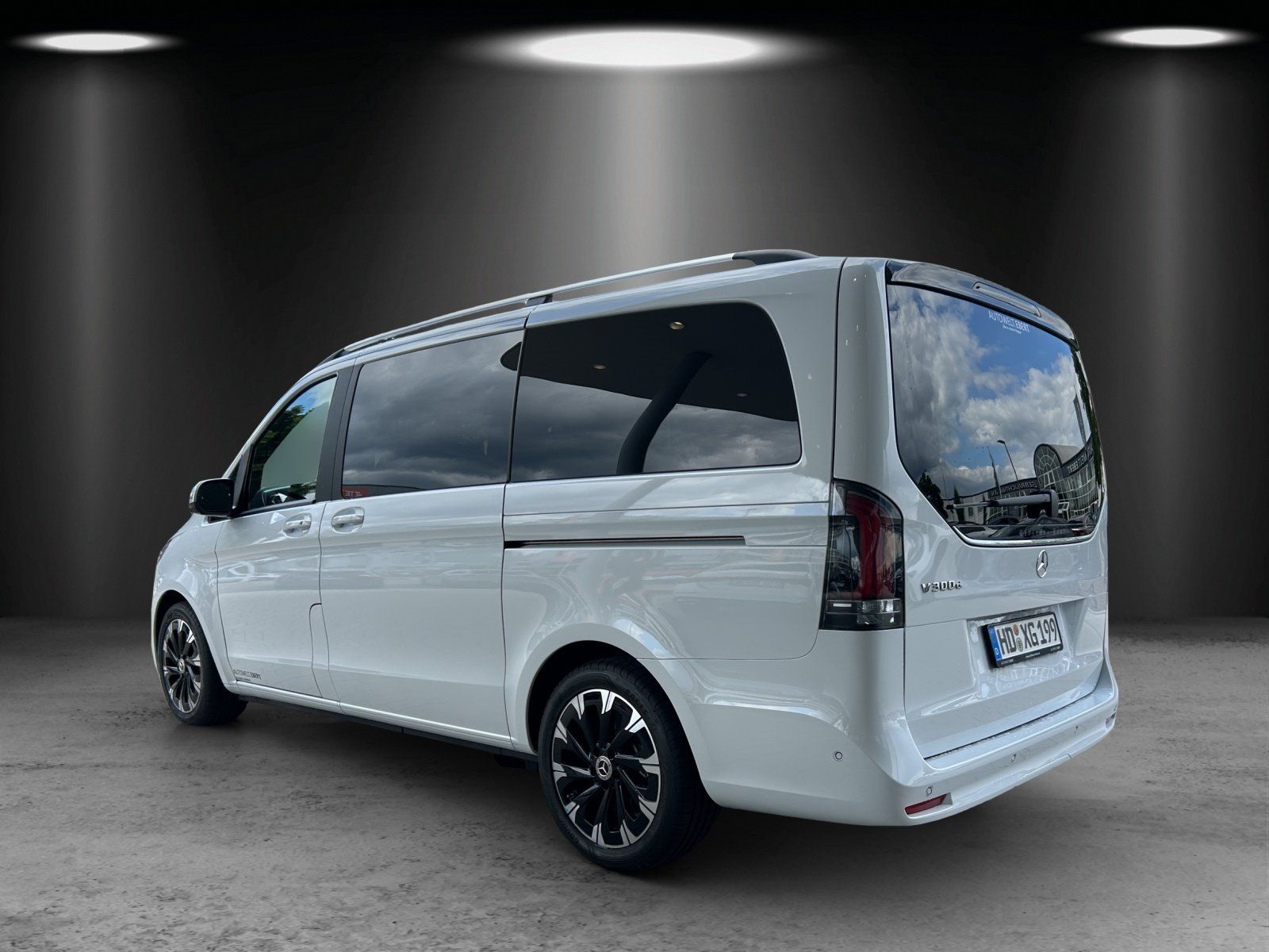 Fahrzeugabbildung Mercedes-Benz V 300 d STYLE lang MBUX DISTRO SHZ 360°