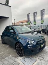 Fiat 500 500e Cabrio 42 kWh La Prima - Fiat 500 mit Elektro-Antrieb: Cabrio