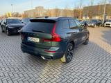 Volvo XC60 T8 Plus Dark Plug-In Hybrid AWD - Autos mit Allradantrieb