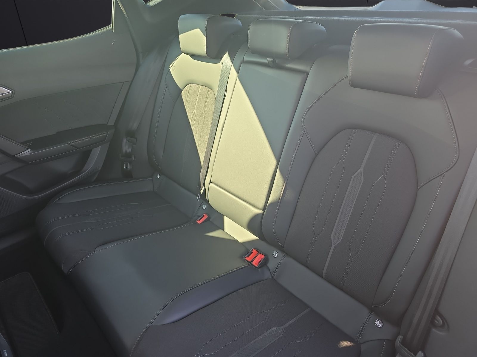 Fahrzeugabbildung CUPRA Formentor Basis 1.5 TSI DSG ACC KAMERA PANORAMAD
