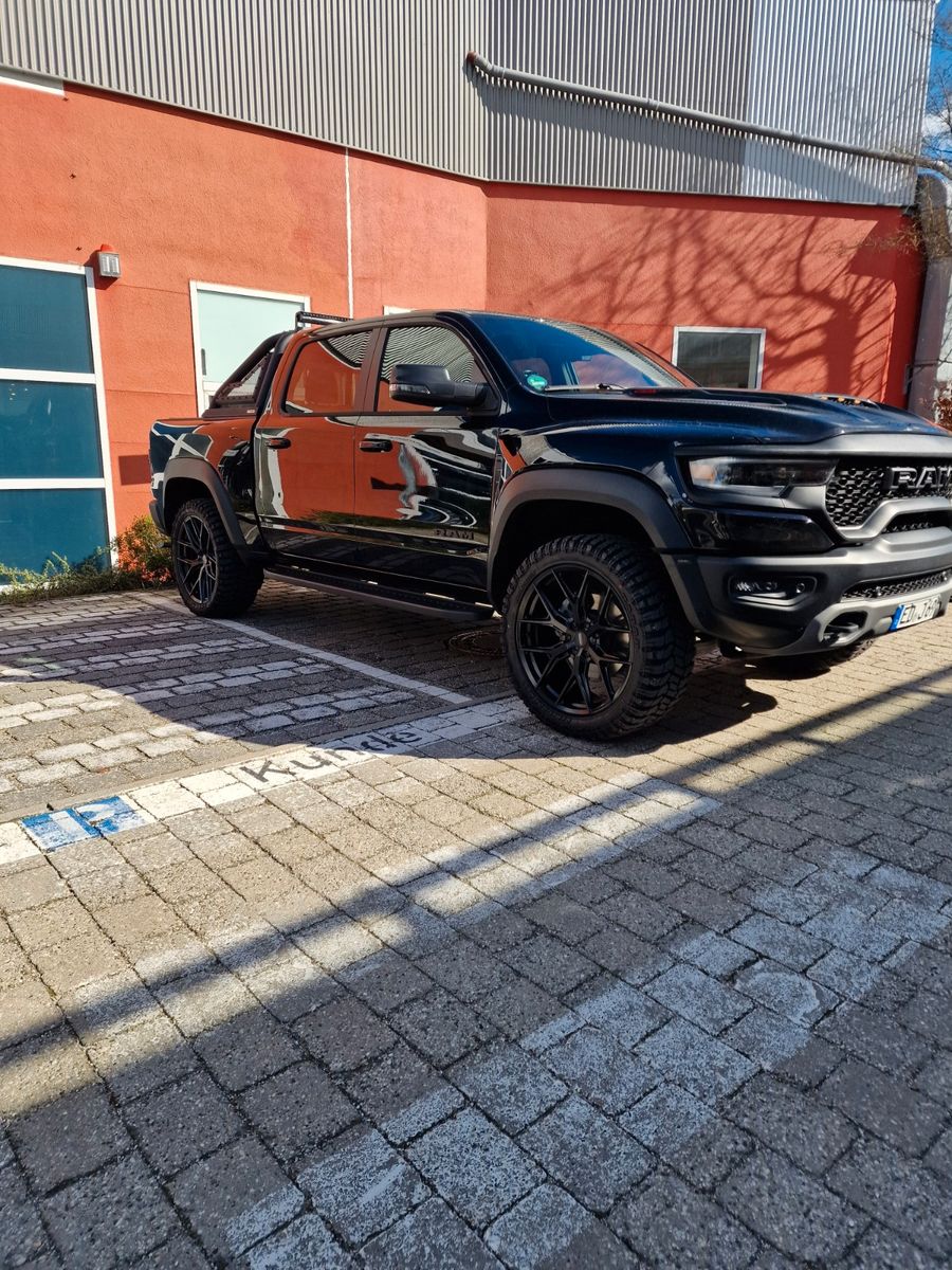 Fahrzeugabbildung Dodge RAM 1500 TRX 6.2 V8 *KOMPR."V-Max"24 Zoll*Bügel