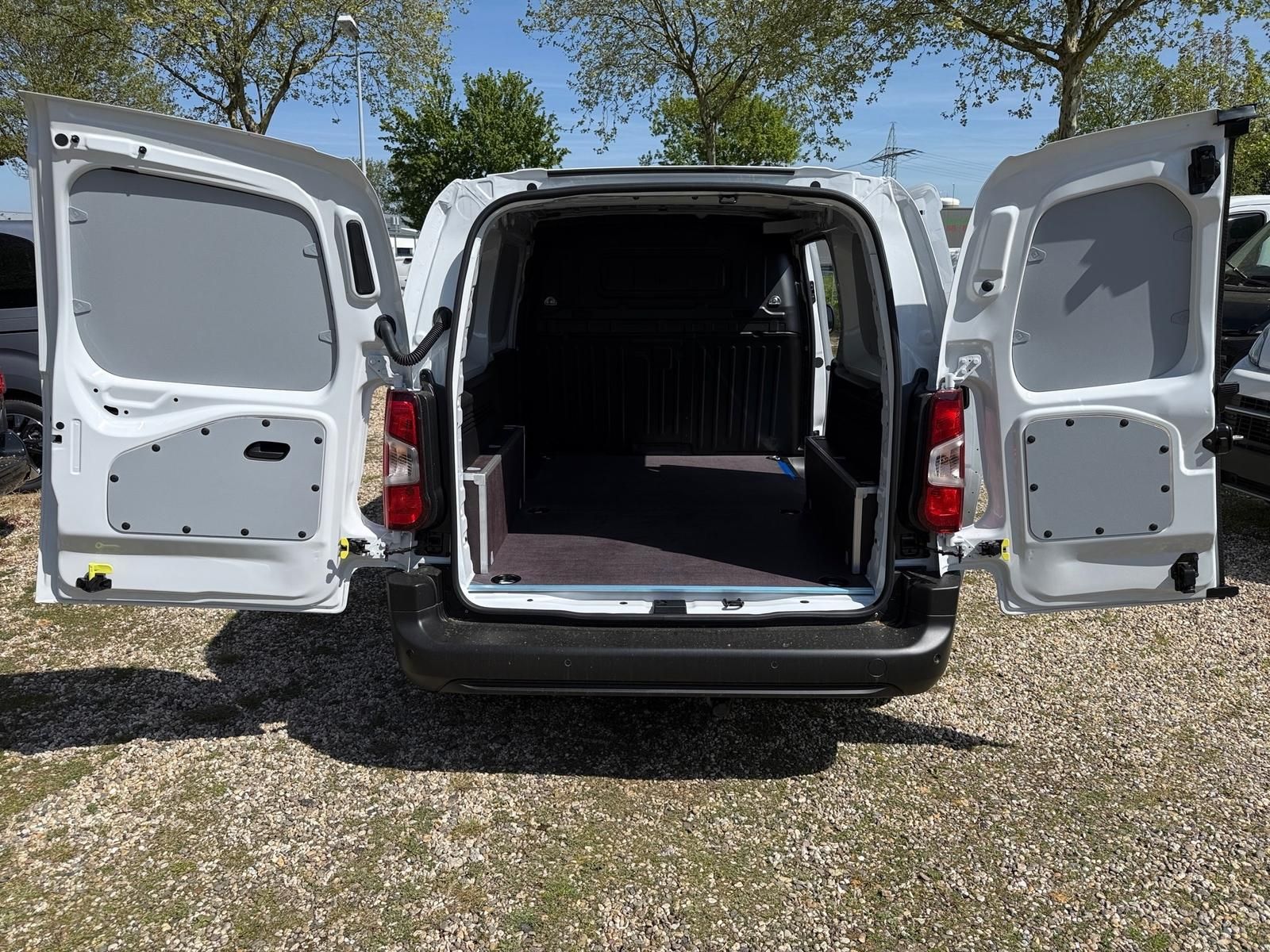 Fahrzeugabbildung Fiat Doblo XL Kastenwagen 130 MT6