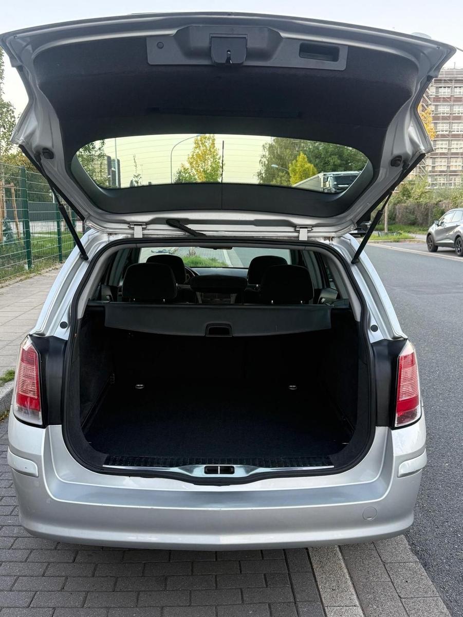 Opel Astra 2005 — interior