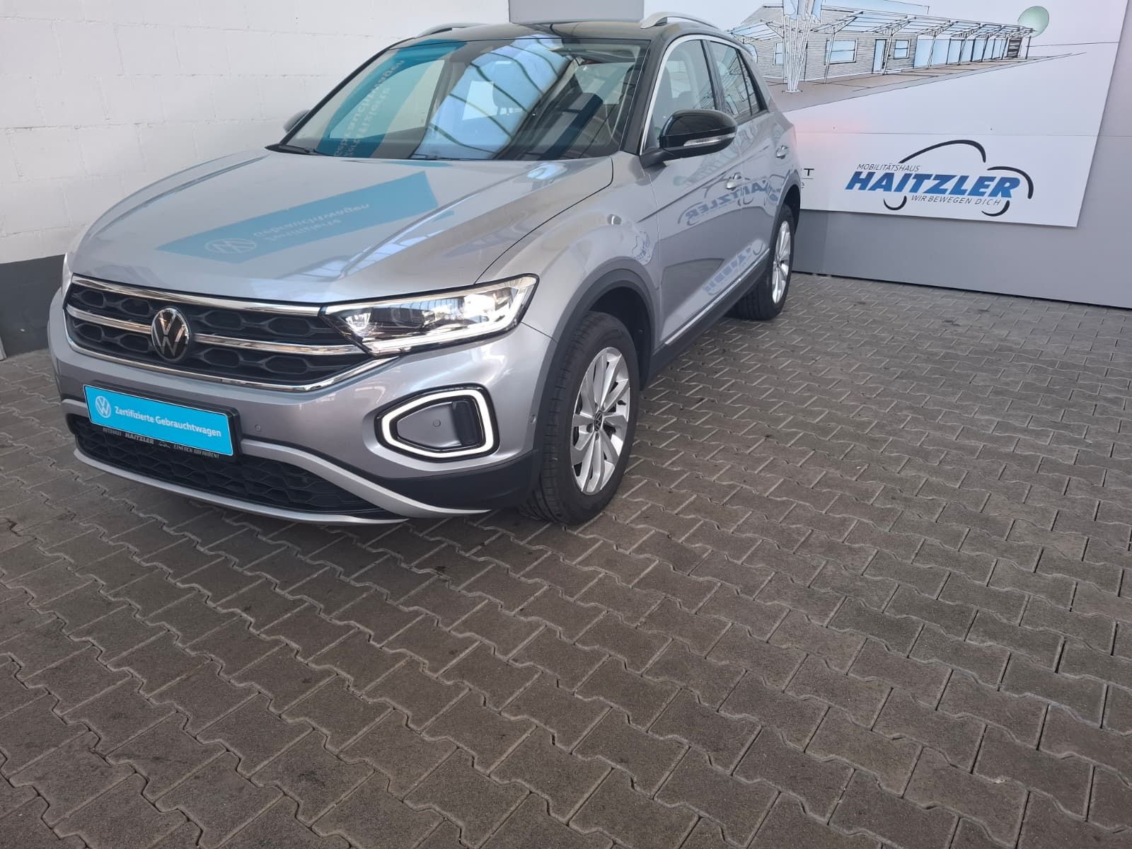 Fahrzeugabbildung Volkswagen T-Roc Style 1,5 TSI DSG +Kamera+ AHK+ ACC + Navi