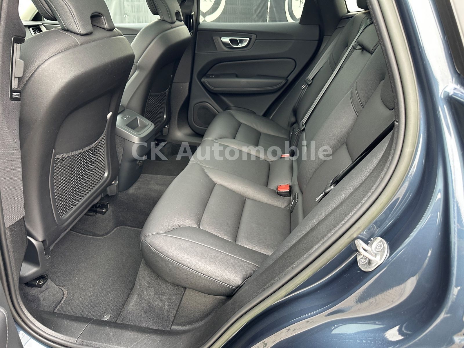 Fahrzeugabbildung Volvo XC60 B4 Plus Bright AWD/Navi/Leder/Pano/LED/Kam.