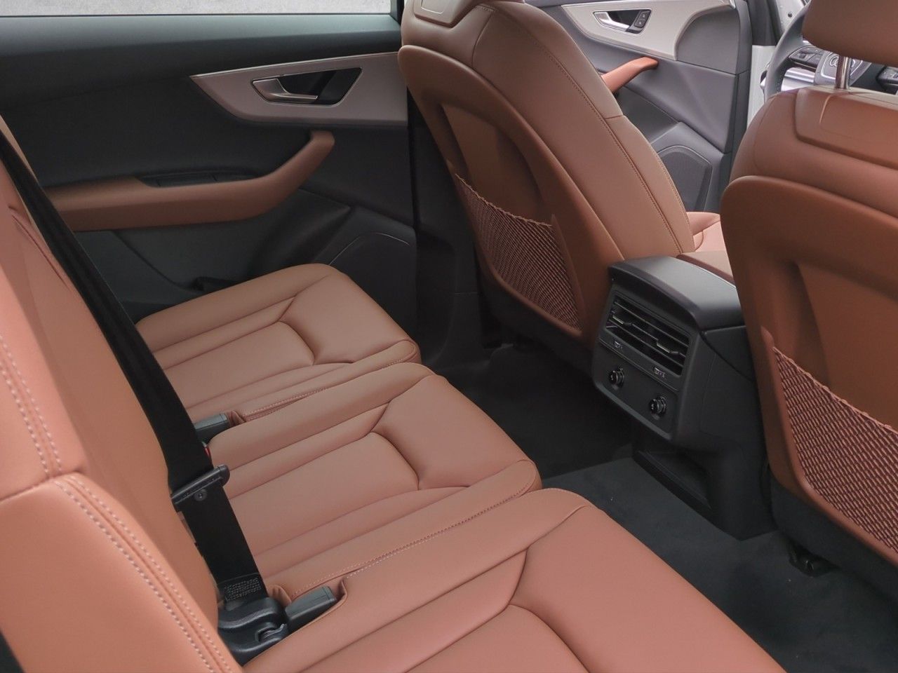 Fahrzeugabbildung Audi Q7 50 TDI quattro S line - 7Sitzer - AHK - uvm.