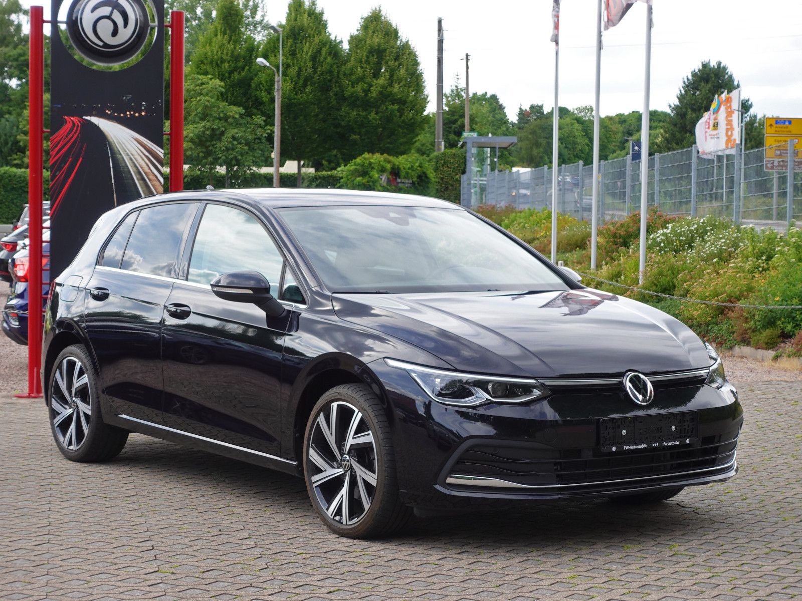 Fahrzeugabbildung Volkswagen Golf 2.0 TSI DSG 4MOTION Style IQ.Light Assist.