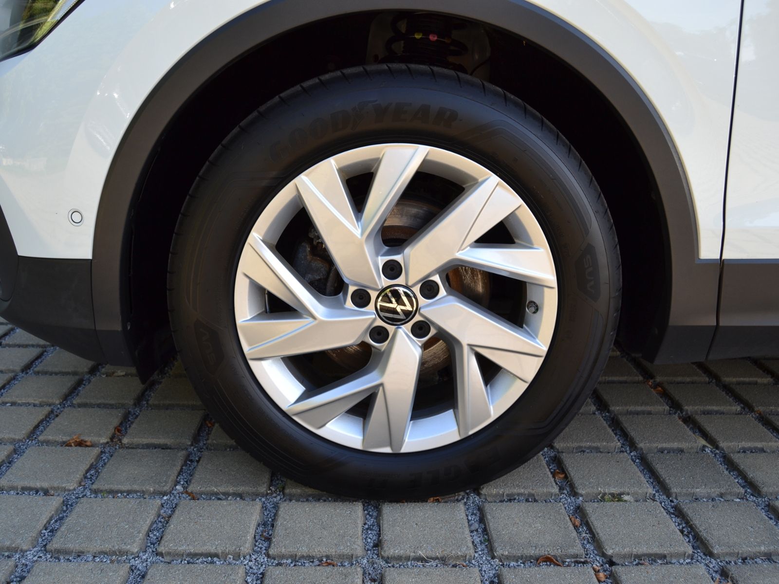 Tiguan 1.5 TSI Move AHK/IQ.DRIVE/LED/18-ZOLL/NAV