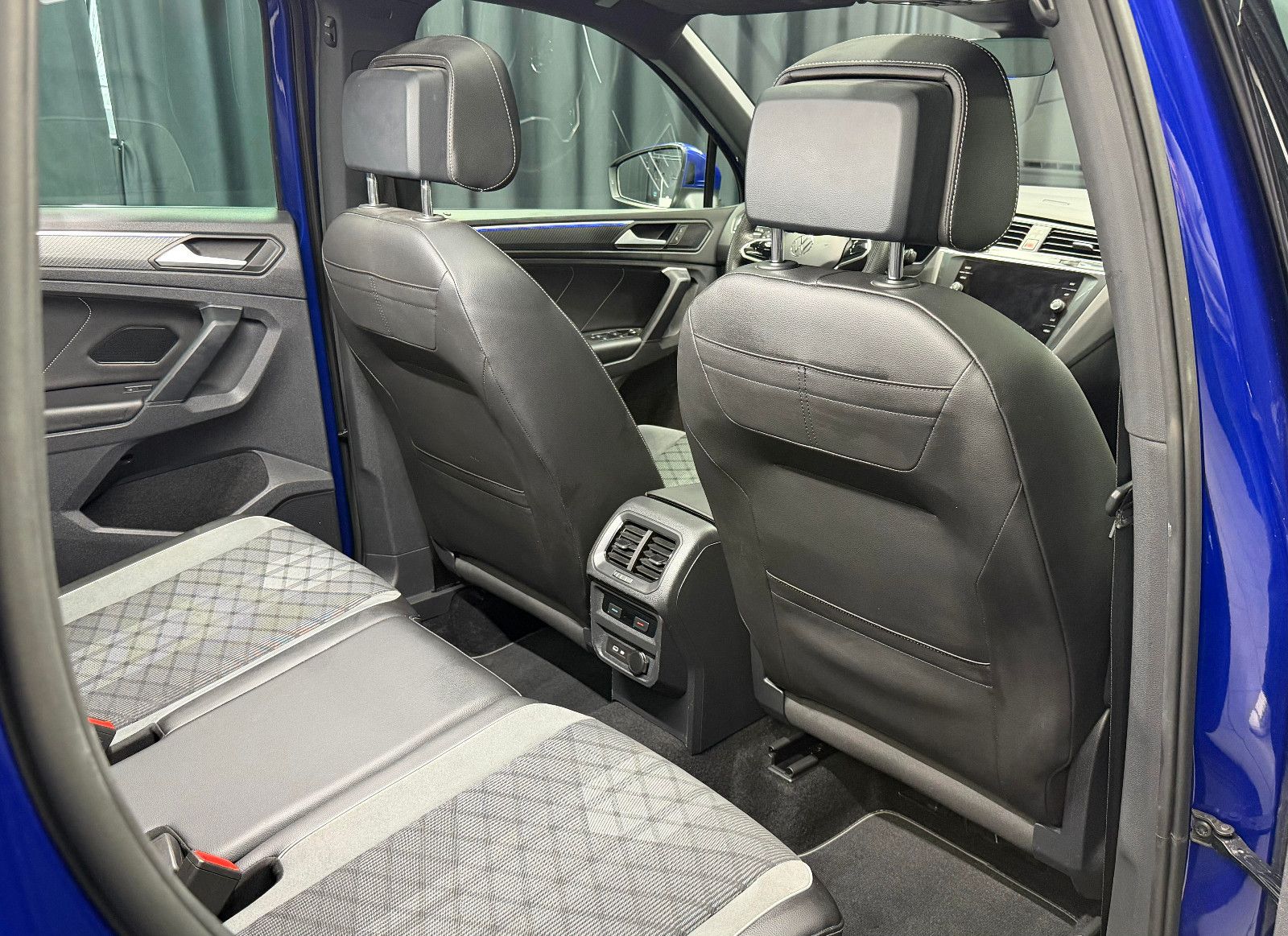 Fahrzeugabbildung Volkswagen Volkswagen Tiguan R-Line 4Motion|MATRIX|PANO|AHK