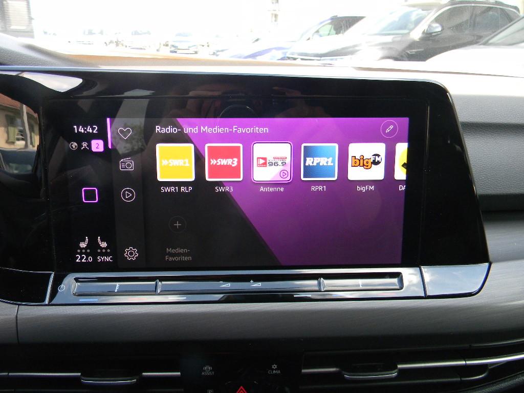 Volkswagen Golf VIII Lim. Style 1,5 eTSI DSG Kamera, миниатюра 15