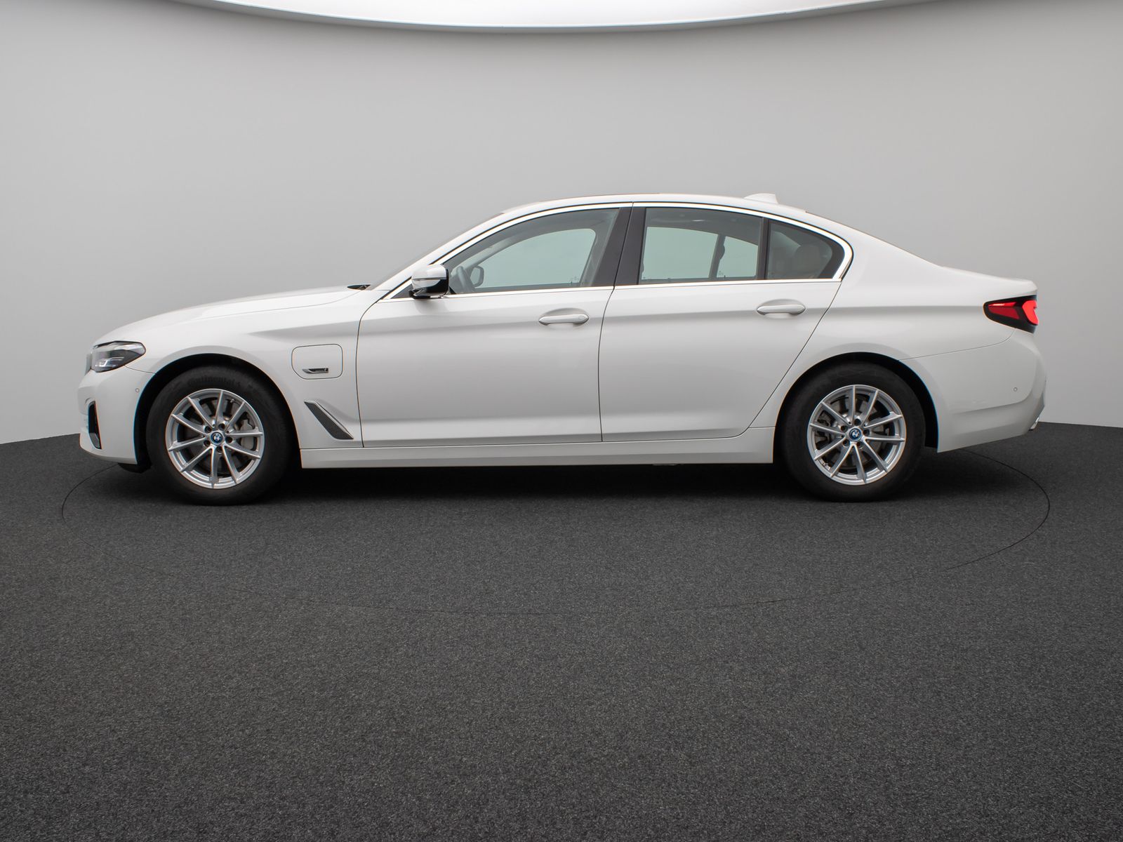 Fahrzeugabbildung BMW 520e Glasdach Kamera DAB H/K DispKey Sport Alarm