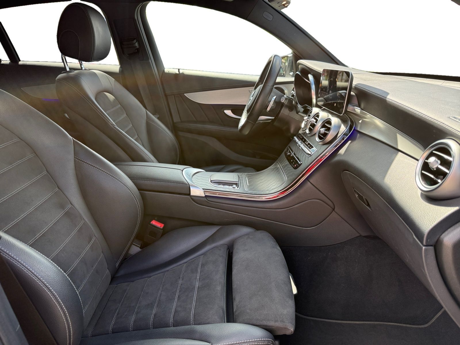 Fahrzeugabbildung Mercedes-Benz GLC 200 AMG Line 4Matic*AMB*BUISNESS*AHK
