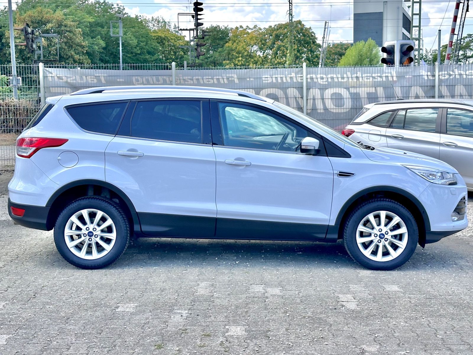 Fahrzeugabbildung Ford Kuga 2.0TDCI Titanium 4x4 *Autom.+Navi+Kamera*