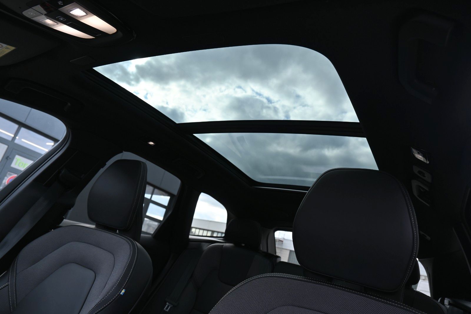 Fahrzeugabbildung Volvo XC60 B4 D Plus Dark*STDHZG*PANO*360°*ACC