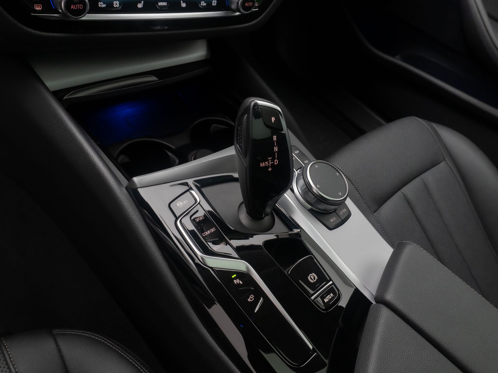 Fahrzeugabbildung BMW 520d ACC 360&deg;HUD DAB Panorama 4xKlima Komfort