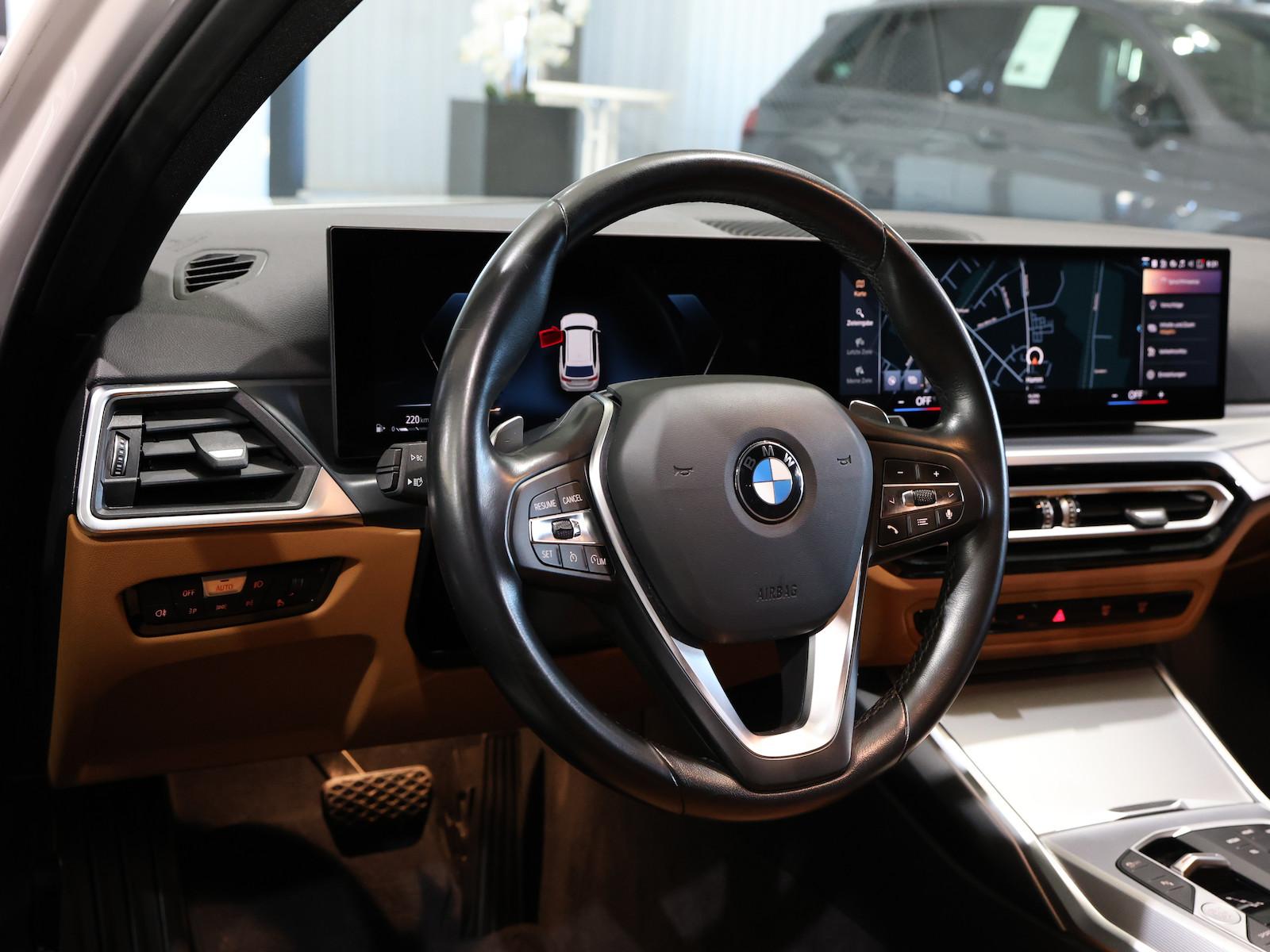 BMW 318d Touring SPORT WHITE & BROWN / CURVED+HUD