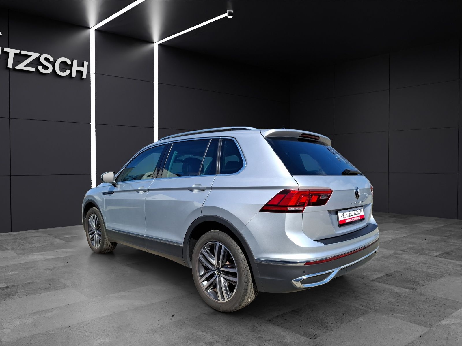 Fahrzeugabbildung Volkswagen Tiguan TSI Elegance DSG 4M Matrix Navi AID ACC R