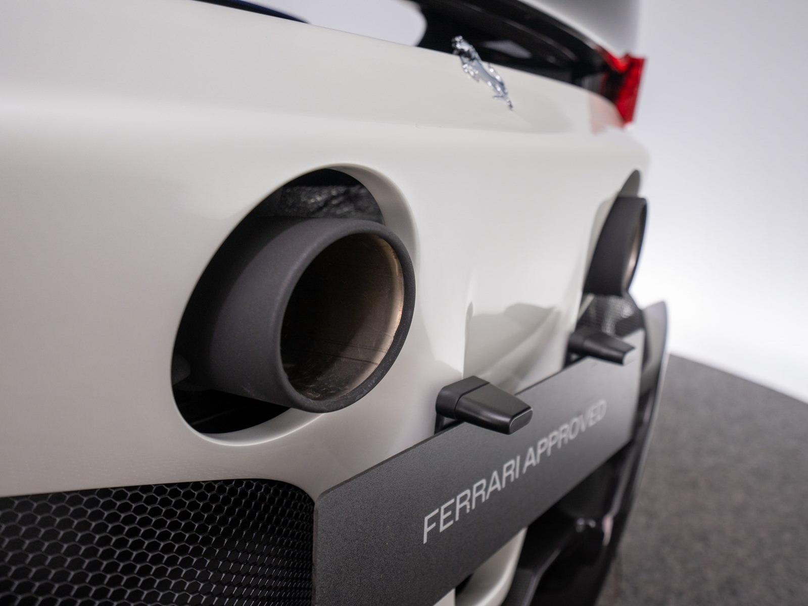 Ferrari SF90 Stradale ASSETTO FIORANO