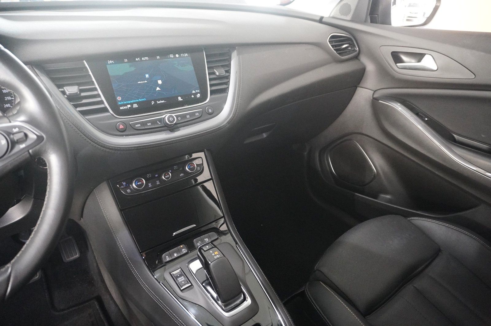 Fahrzeugabbildung Opel Grandland (X) 1.6 HYBRID ELEG. NAVI/360°/LED/DAB