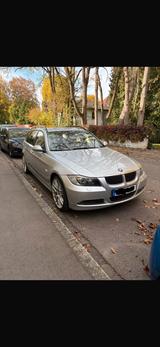 BMW 325xi Scheckheft Gepflegt bei BMW - BMW 325 aus 2006: 325xi
