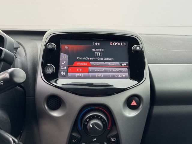 Toyota Aygo x-play club KameraKlimaAppleCarPlayTemp