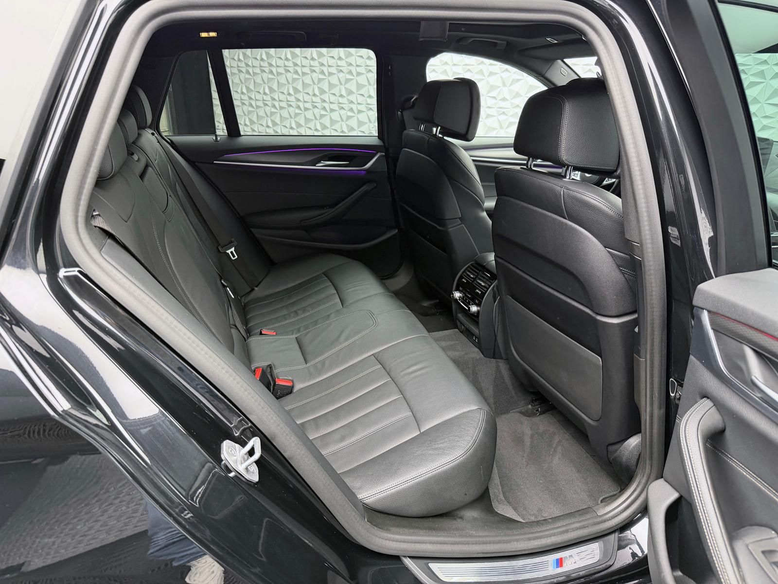 Fahrzeugabbildung BMW 520d M-PAKET/LASER/ACC/PANO/HUD/HIFI/RCAM/KEYLES