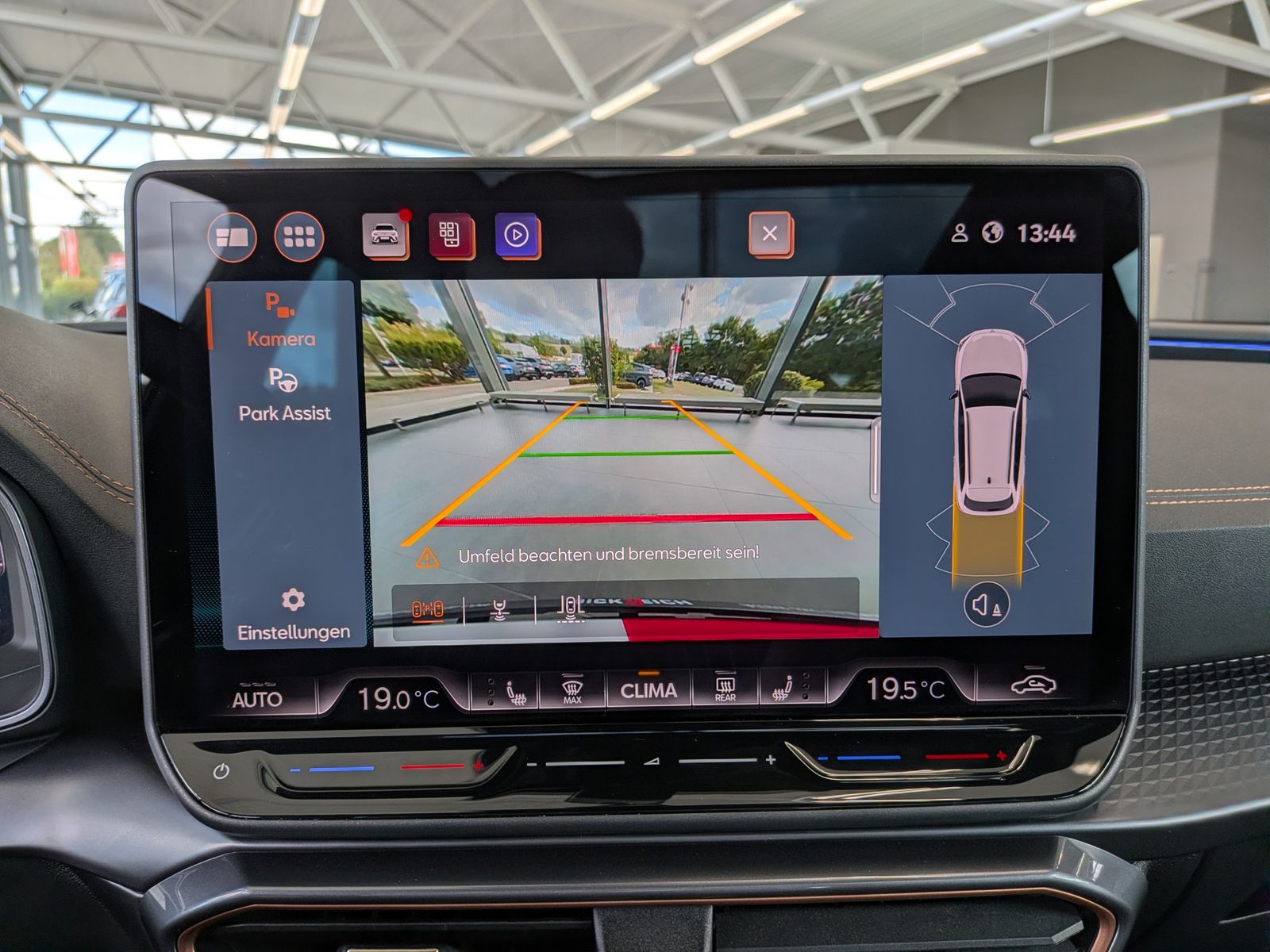 Fahrzeugabbildung CUPRA Leon 1.5 eTSI DINAMICA MATRIX ACC PANO AHK 5J-Ga