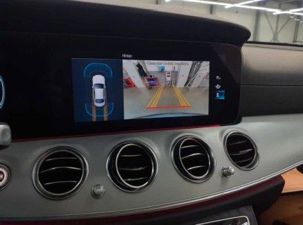 Fahrzeugabbildung Mercedes-Benz E 220d AMG+Pano+Burm+Distr+HUD+RFK+MultiB