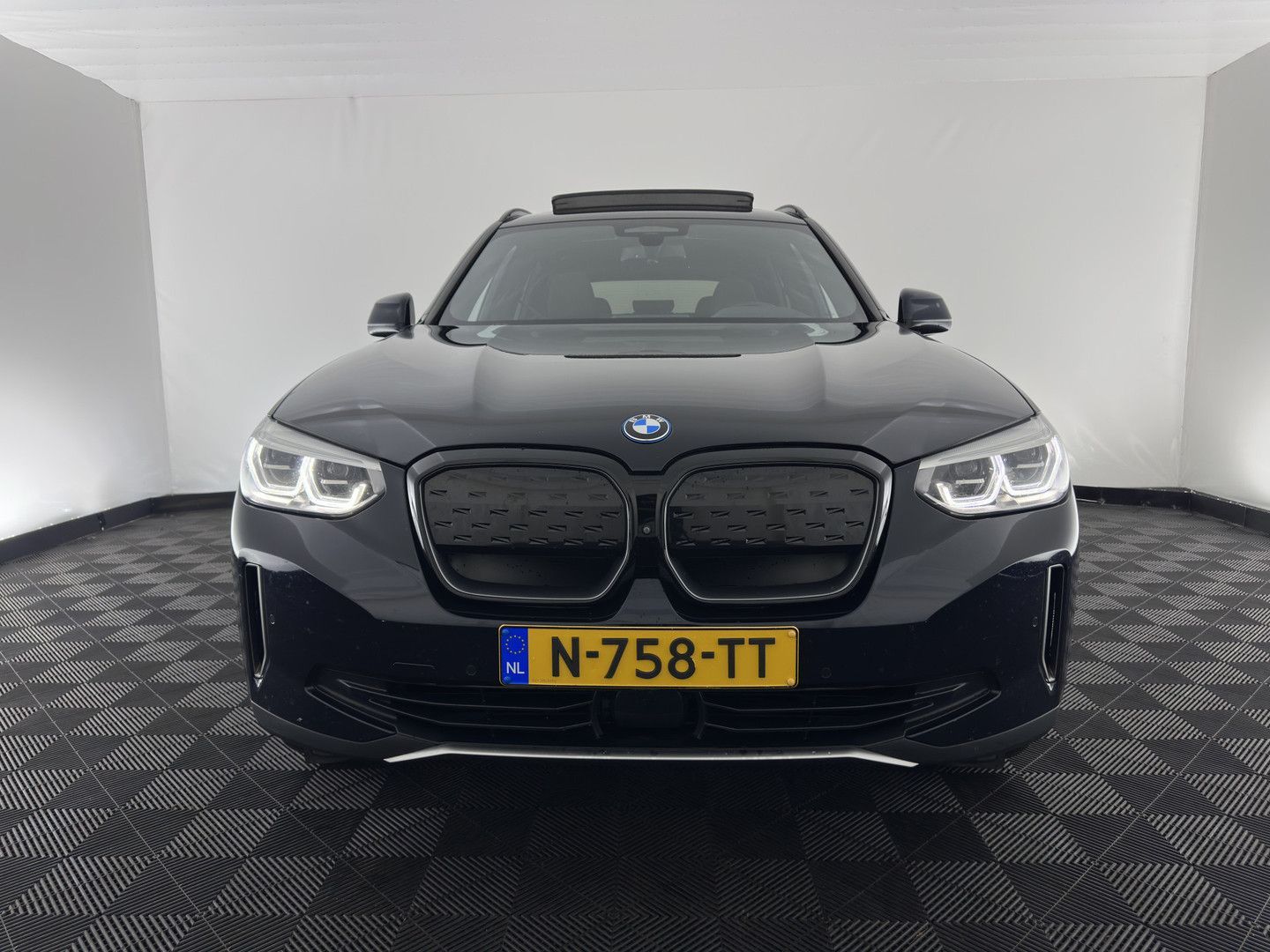 BMW iX3 High Executive 80 kWh [3-Fase-11kW] {SoH-99% imagem 2
