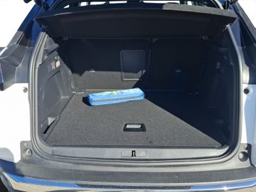 Peugeot 3008 GT 1.2 136 Kam.+KeyLess+LED+Navi+Pano+SD
