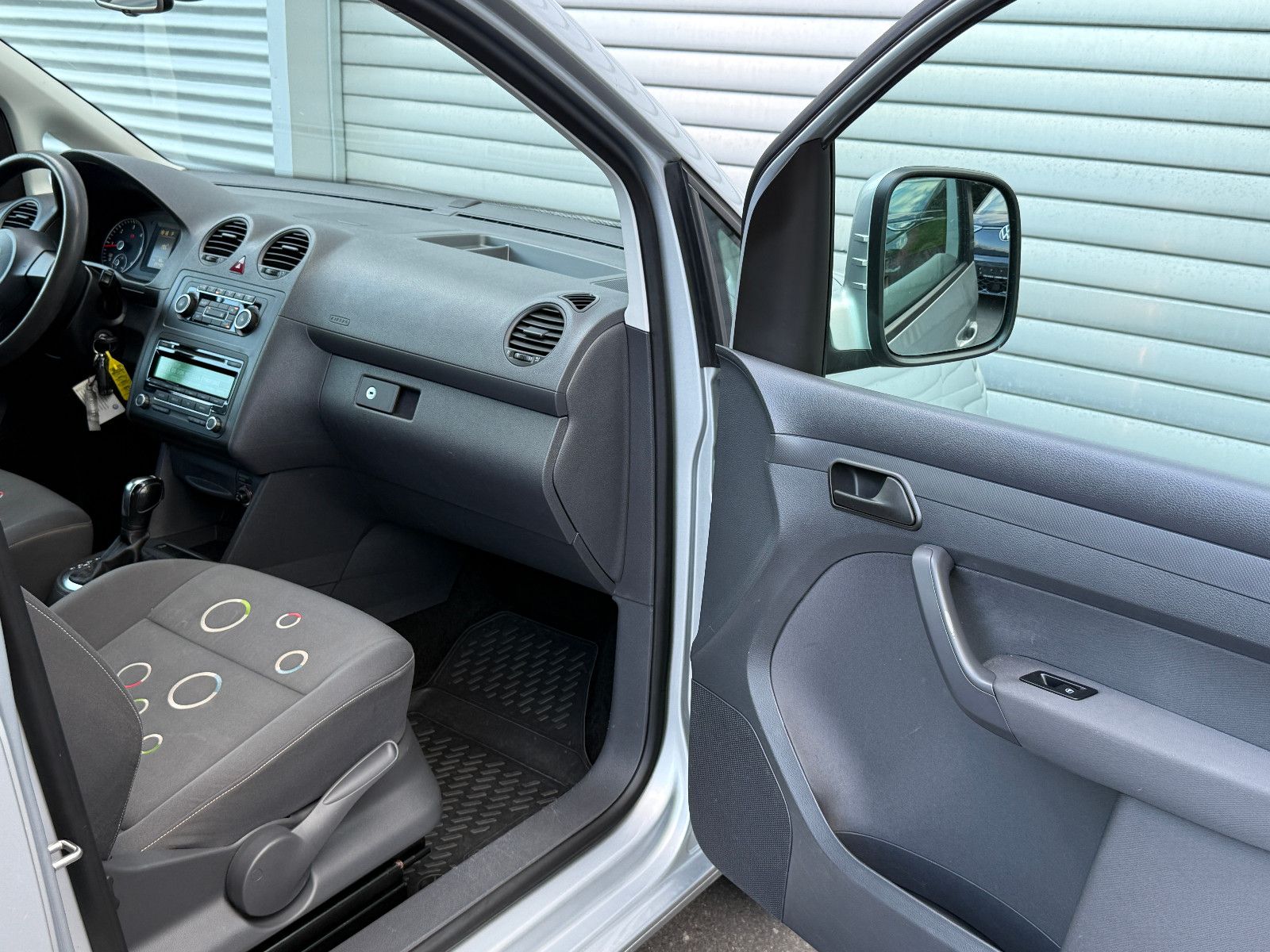 Fahrzeugabbildung Volkswagen Caddy Roncalli 1.6 TDI DSG AHK Tempomat SHZ