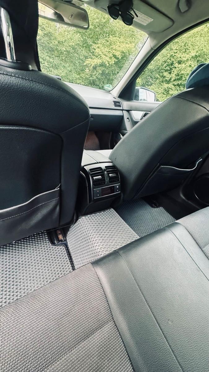 Mercedes-Benz C220 2011 — photo 12