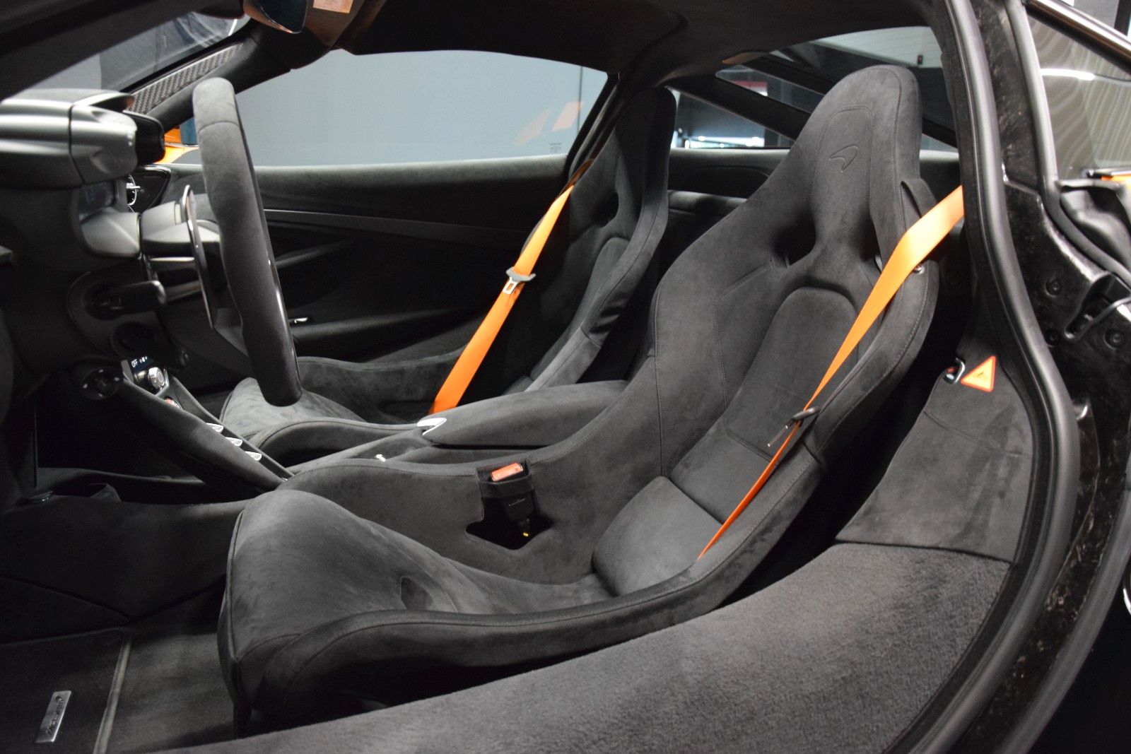 Fahrzeugabbildung McLaren 750S Black Pack / Lift Schale B&W Aero Kamera