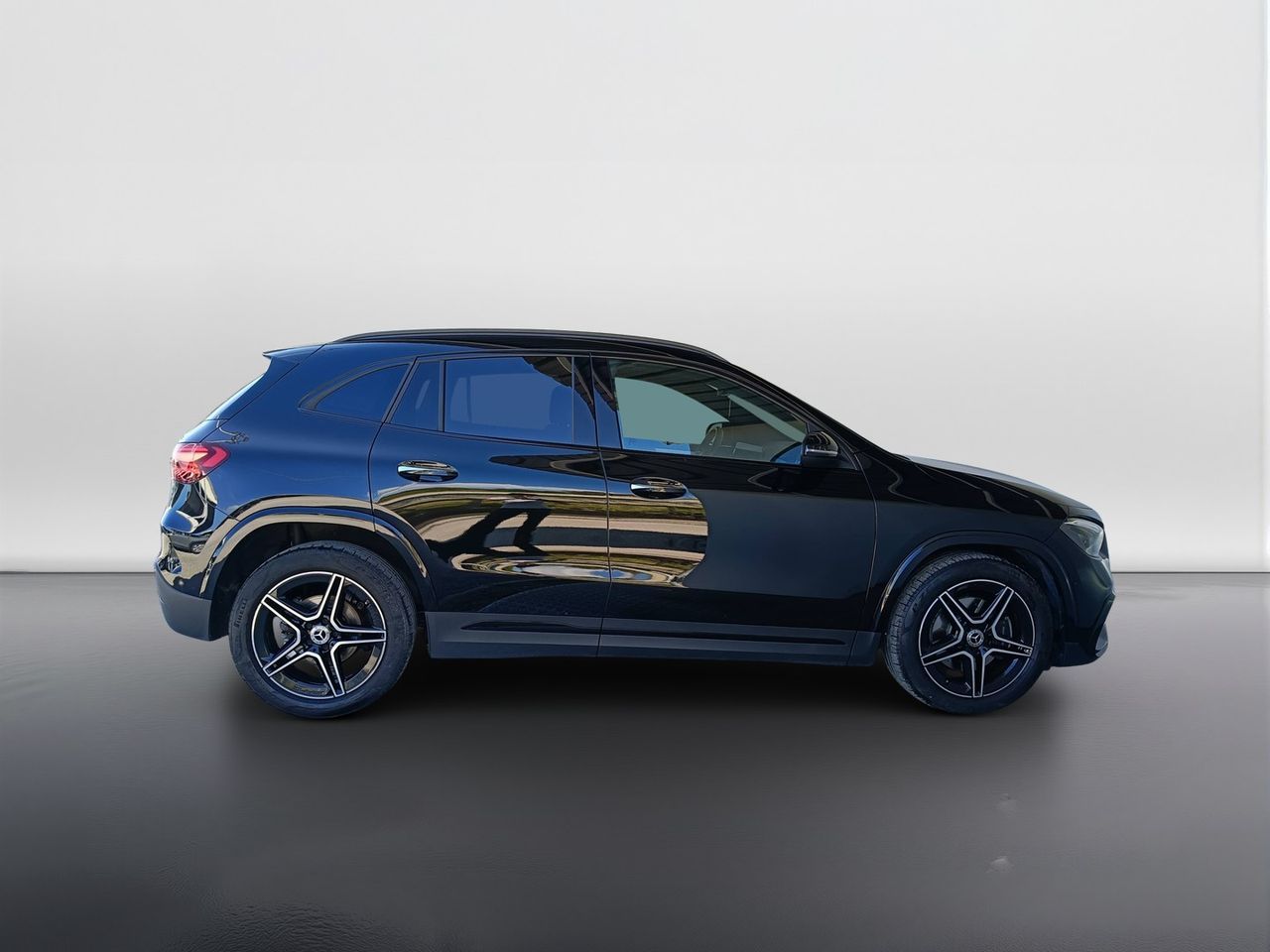Mercedes-Benz GLA-H247 2023 - GLA 200 d AMG Line imagem 3