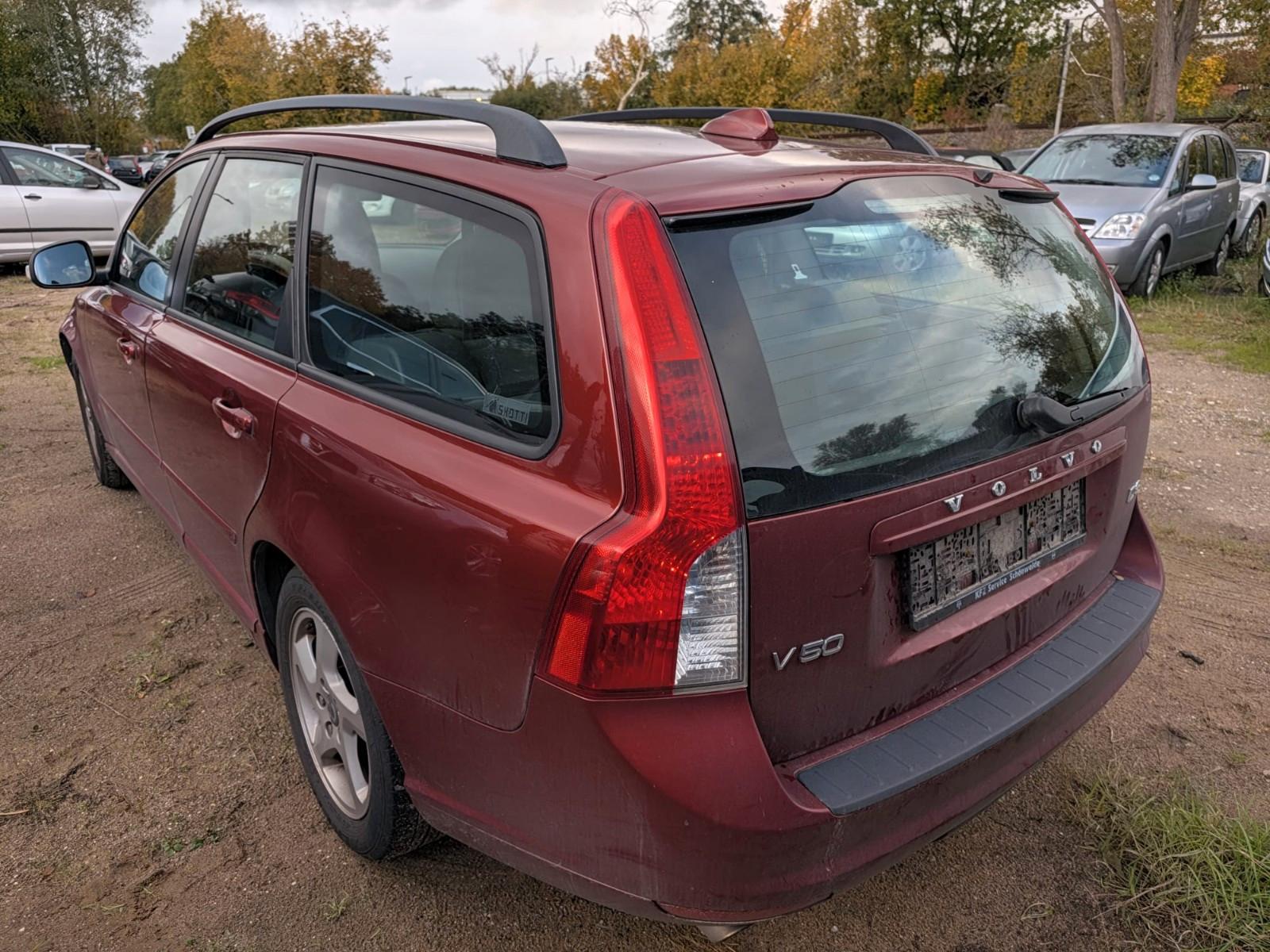 Volvo V50 2011 — engine 1.984 cm³, 150 HP (110kW)