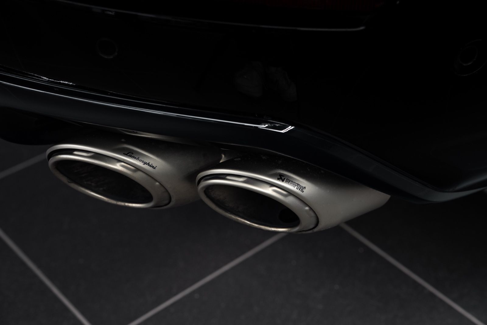 Fahrzeugabbildung Lamborghini Urus S CARBON/B&O/AKRAPOVIC/PANO/23"/STYLE