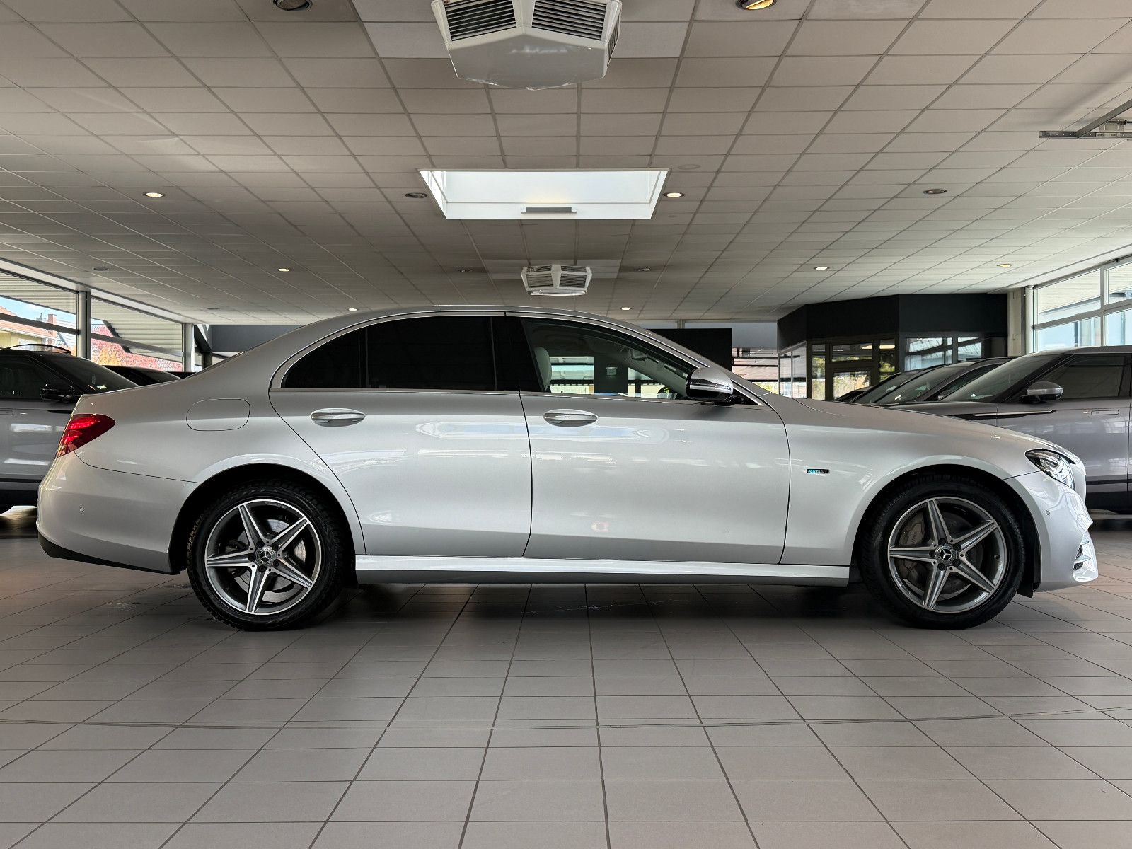 Fahrzeugabbildung Mercedes-Benz E 300 de/AMG/HEAD-UP/VIRTUAL/AMBIENTE/BURMESTER/
