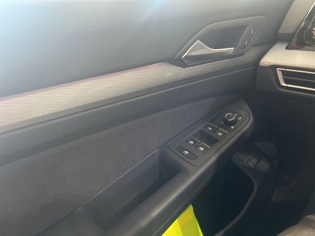 Fahrzeugabbildung Volkswagen Golf Variant Style 1,5 l eTSI *Panorama*PDC*