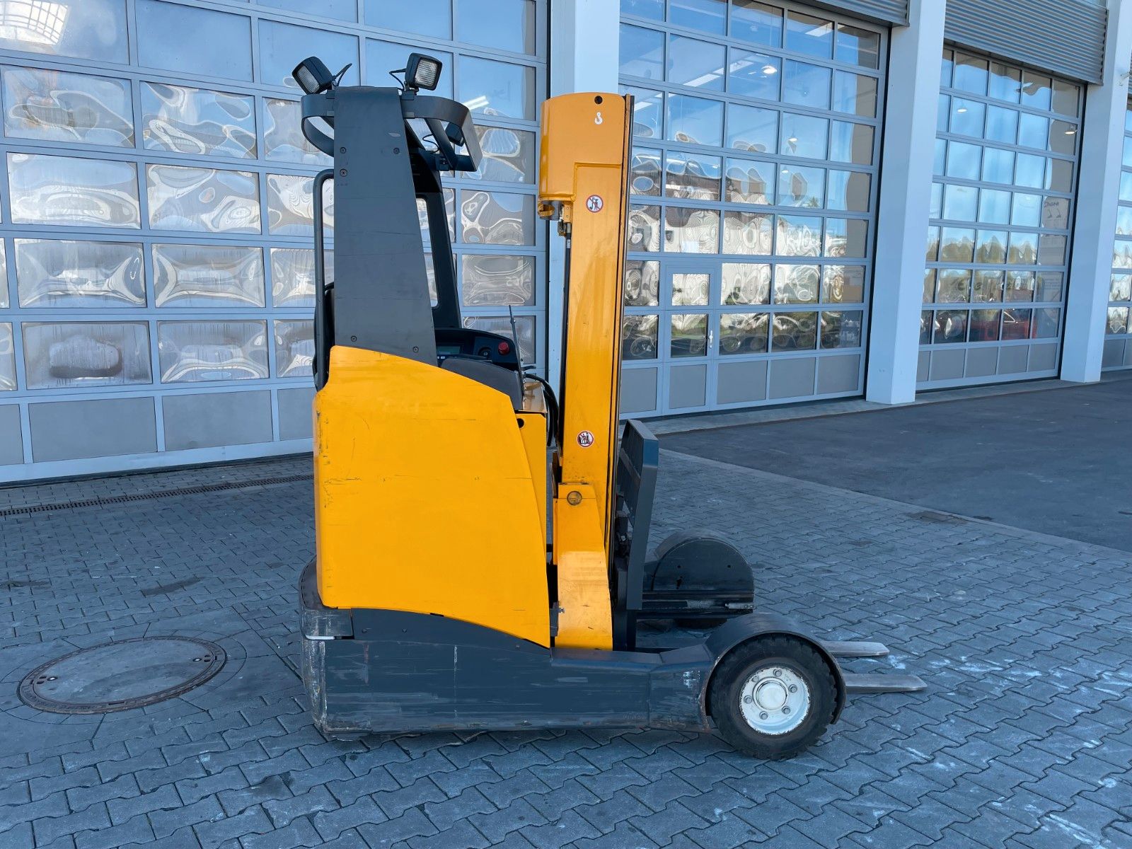 Fahrzeugabbildung Jungheinrich ETV C16 / Triplex 5.3m / SS / nur 3.594h / 2023