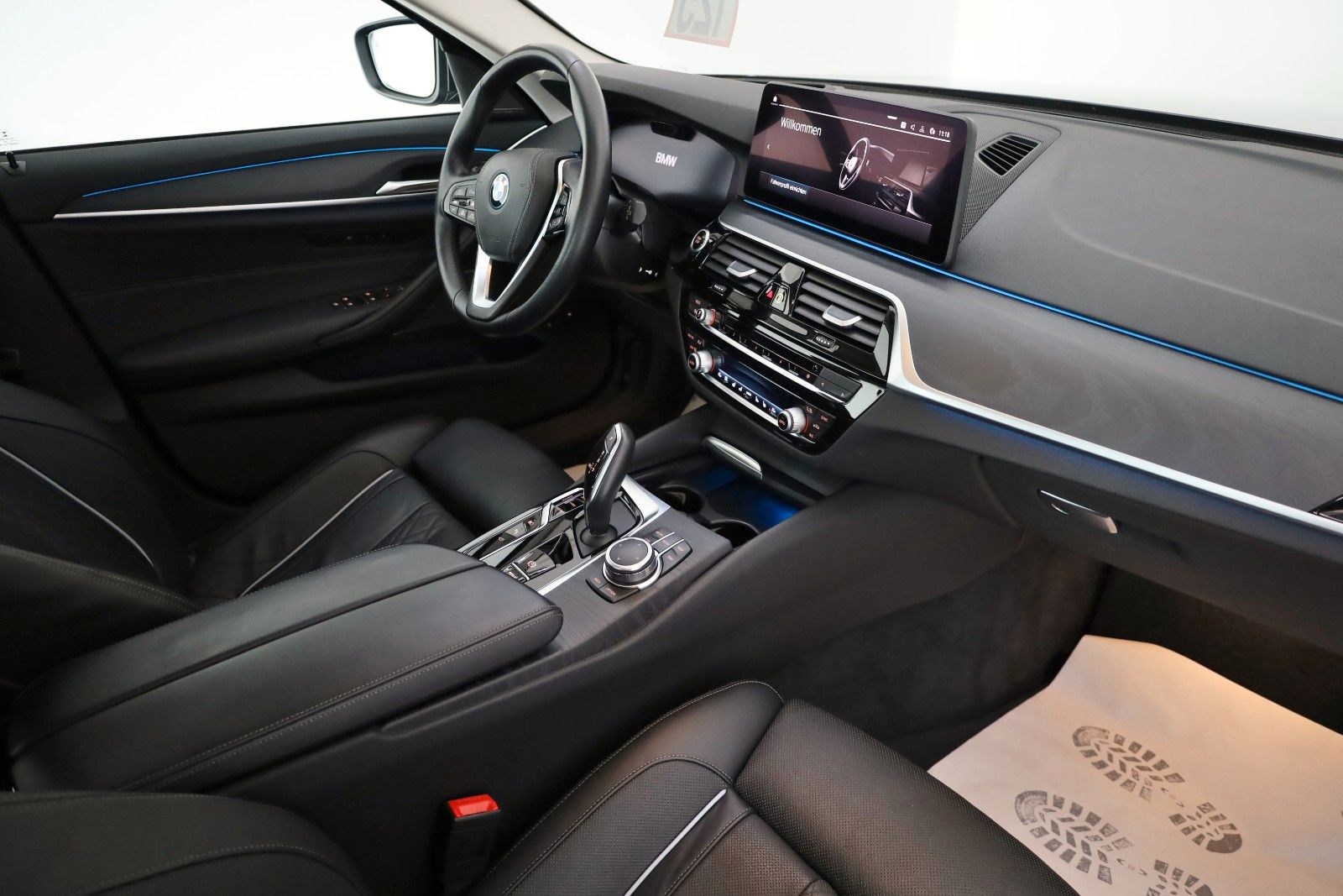 Fahrzeugabbildung BMW 530e xDrive Touring Leder,Navi,LED,HUD,Panorama