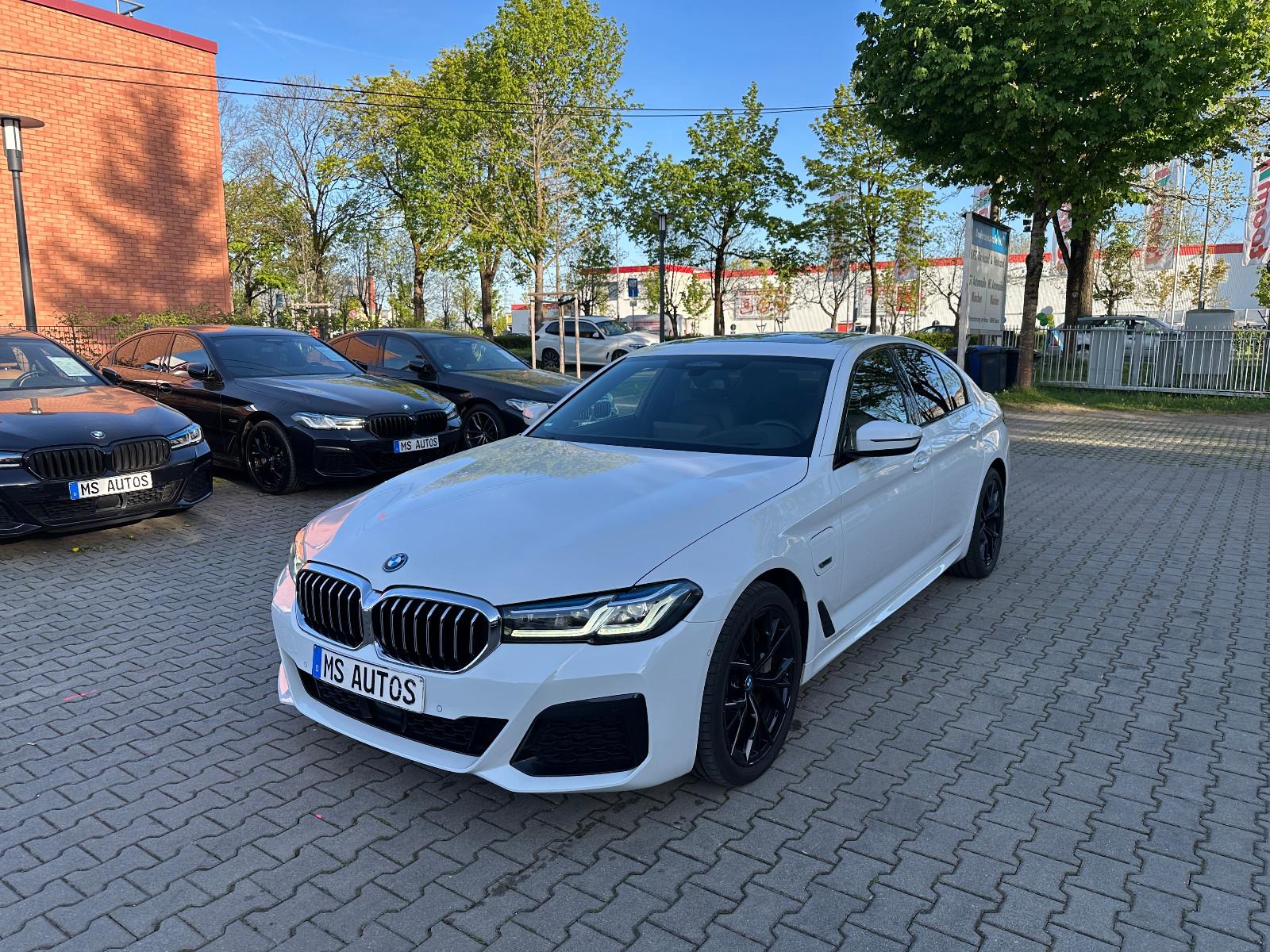 BMW 545 e xDrive M Sport*Glass.Dach*Head Up*R.Kamera