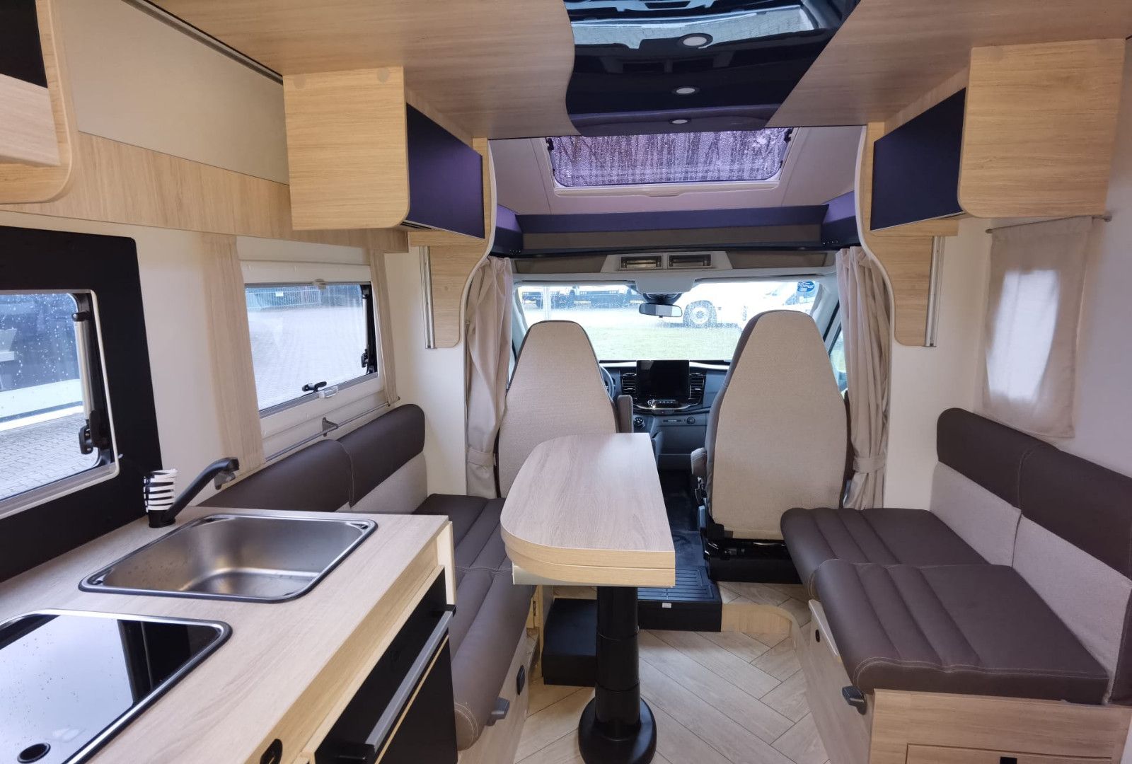 Fahrzeugabbildung Challenger 317 Graphite Edition m. Hubbett