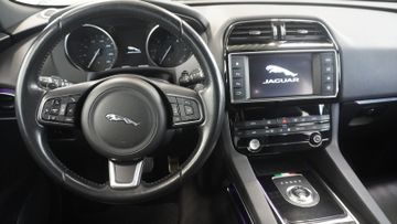 Jaguar F-Pace - 12