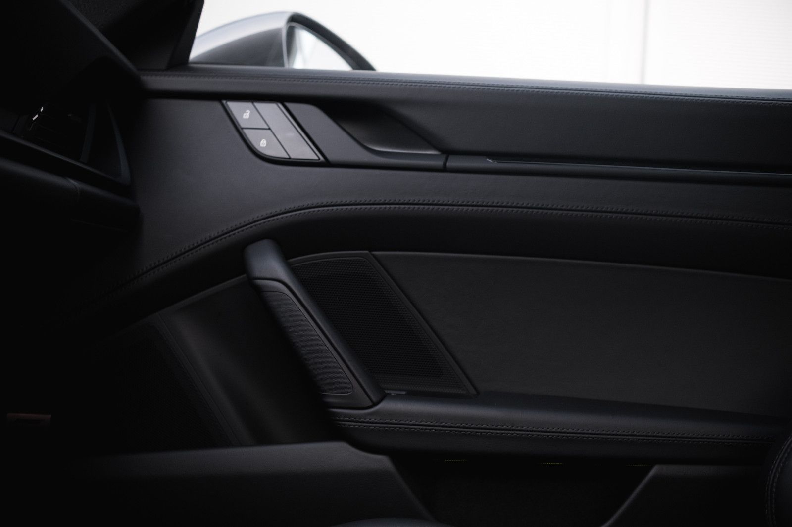 Fahrzeugabbildung Porsche 992/911 Carrera T - BOSE Sound-Lift-System