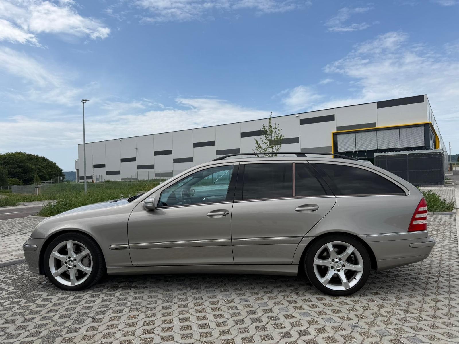 Mercedes-Benz C280 2006 — rear view