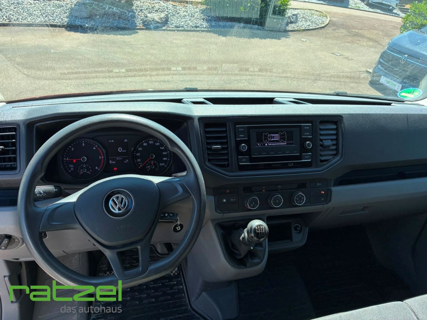 Fahrzeugabbildung Volkswagen Crafter Kasten Hochdach FWD 35 MR 2.0 TDI +AHK+P