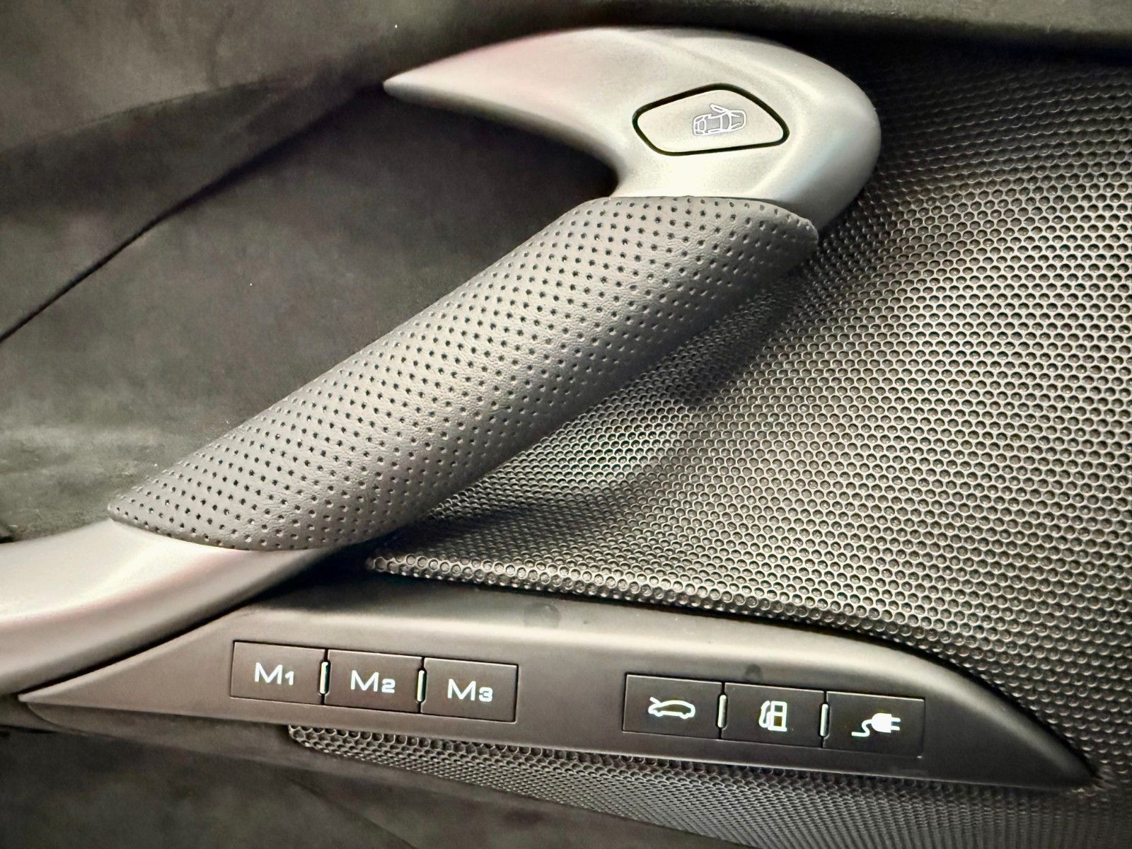 Fahrzeugabbildung Ferrari 296 GTS "Special Color" / LIFT / SURROUND VIEW